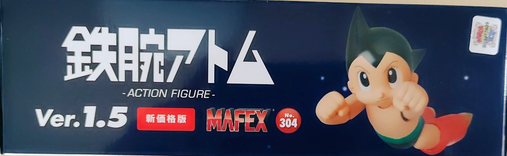 yamachanz's tweet photo. アトムがうちにやってきた！「MAFEX鉄腕アトムVer.1.5」だ！11000円(税込)と高額だが納得のお値段、これはすごいすよ。可動バッチリだし交換パーツもいっぱい。コンパクトな感じなのかなと思ってたら意外と大きかったので驚いた！取説ないから自己流で組み替えだ！(笑)ウランちゃんは出るかな！？ https://t.co/urzA4Ba6e2