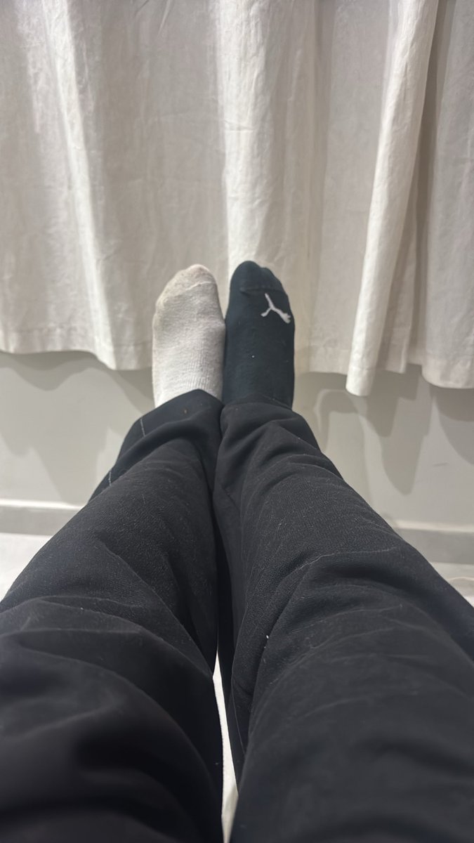 patrickwrnck's tweet photo. Do your socks decide to go into hiding when it gets cold, too? Because there’s no other explanation...🤯🤯🤯 https://t.co/dajBsOuHXo