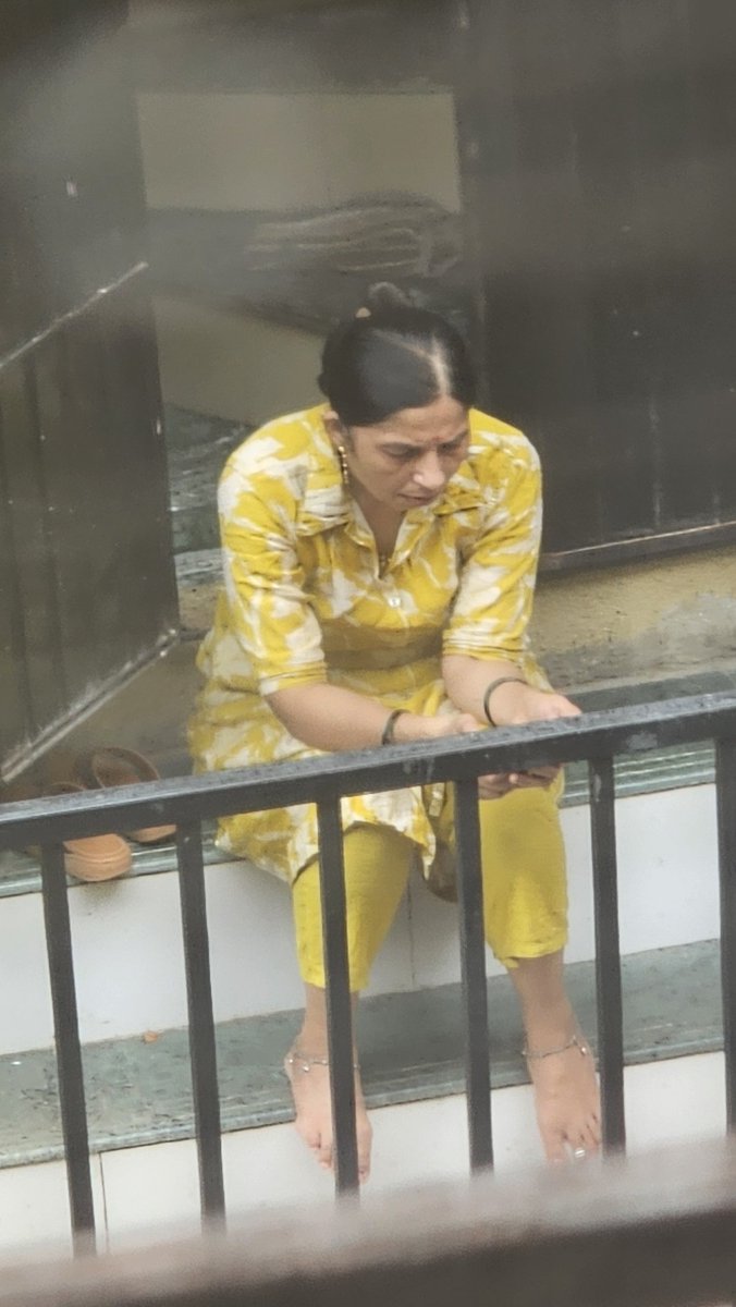 Jan202446188's tweet photo. My fav aunty waiting for her husband to suck her loose pussy https://t.co/ptSx1xCqec