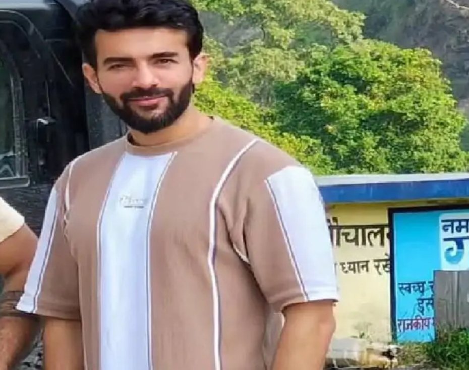 ProfNoorul's tweet photo. क्या दिन देखने पड़ रहे हैं,
जिस बाप ने बेटे को पाला पोसा बड़ा किया।

उसी बेटे निखिल ने प्रॉपर्टी अपने नाम करवाने के लिए अपने ही बाप हरिओम को गोली म!र दी।

मामला गाजियाबाद है का है, हरिओम की बीवी का कहना है बेटे के नाम प्रॉपर्टी तो कर देते लेकिन वो नशा करता है और पूरी प्रॉपर्टी बेच देता।