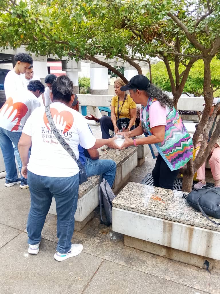 KarttosI's tweet photo. Jornada panteón nacional caracas https://t.co/lXzZN6HVJF