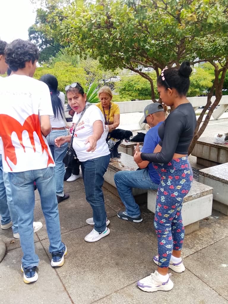 KarttosI's tweet photo. Jornada panteón nacional caracas https://t.co/lXzZN6HVJF