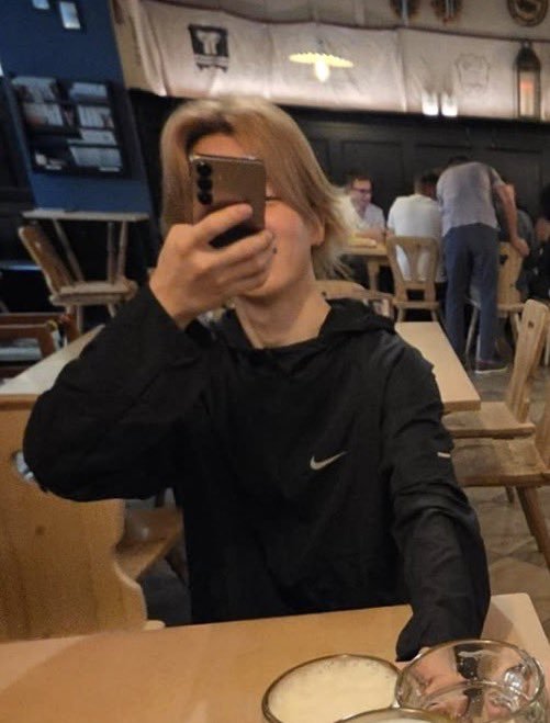 jinrydong's tweet photo. EN PRIMERO COMPARTEN ROPA QUE NOVIOS SEGUNDO LA DIFERENCIA DE TAMAÑO UNO LE QUEDA GRANDE Y AL OTRO APRETADA ES QUE 😵‍💫😭😩🤞 https://t.co/LIwryVPUvV