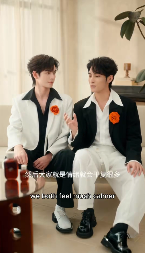 Jackyweint's tweet photo. This is just... AAAAAAAAAAA!!! 
Do you realize? There are no Xixi's worries or Zhaozhao's worries anymore — they share it all now.

These two are so married!!! 🥹❤️
#xizhao https://t.co/U1bv7QkMWX
