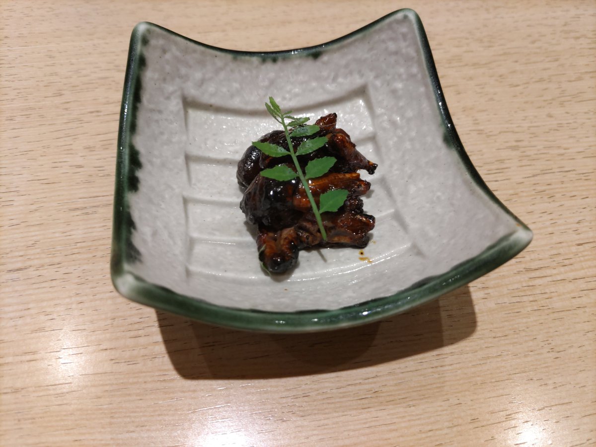 cattil's tweet photo. 猫さん、ひつまぶしあんま食べない民なので、給料入った記念に蓬莱軒松坂屋店に食べに行ってきた

結果
うな肝焼が美味しいお店は美味しい（確定）ので美味しかったから当たりです
鰻ぎゅうぎゅうで美味しかったし、タレも美味しい
5700円とどちゃくそ高いわけじゃないのも良かった https://t.co/bgsuOQzTuG