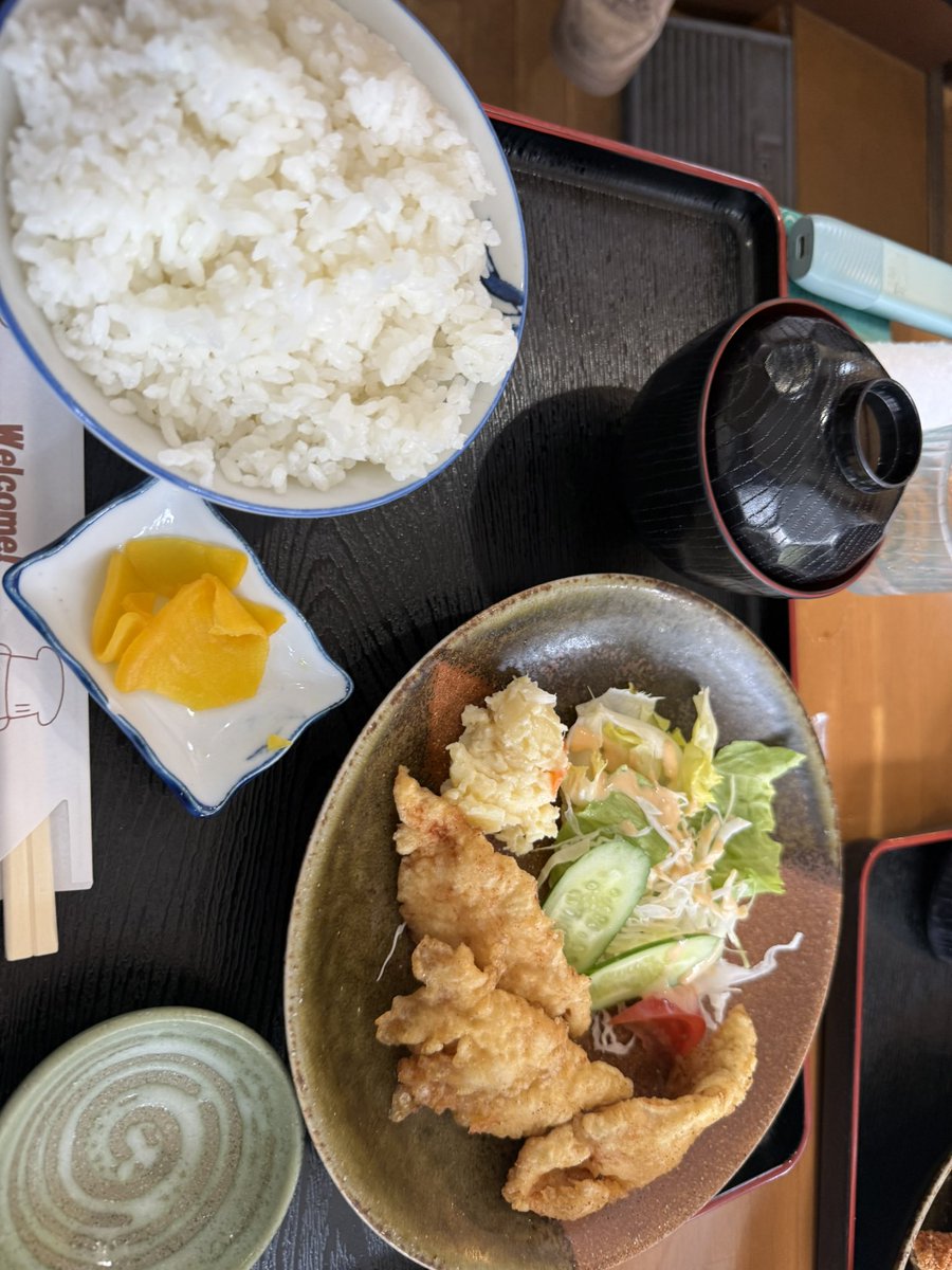 TaiwanraM's tweet photo. ラーメン🍜ばっか食べているのでとり天定食にしたが全然足りていないというか満ちていない、、、 https://t.co/ZXCL40Pzmt