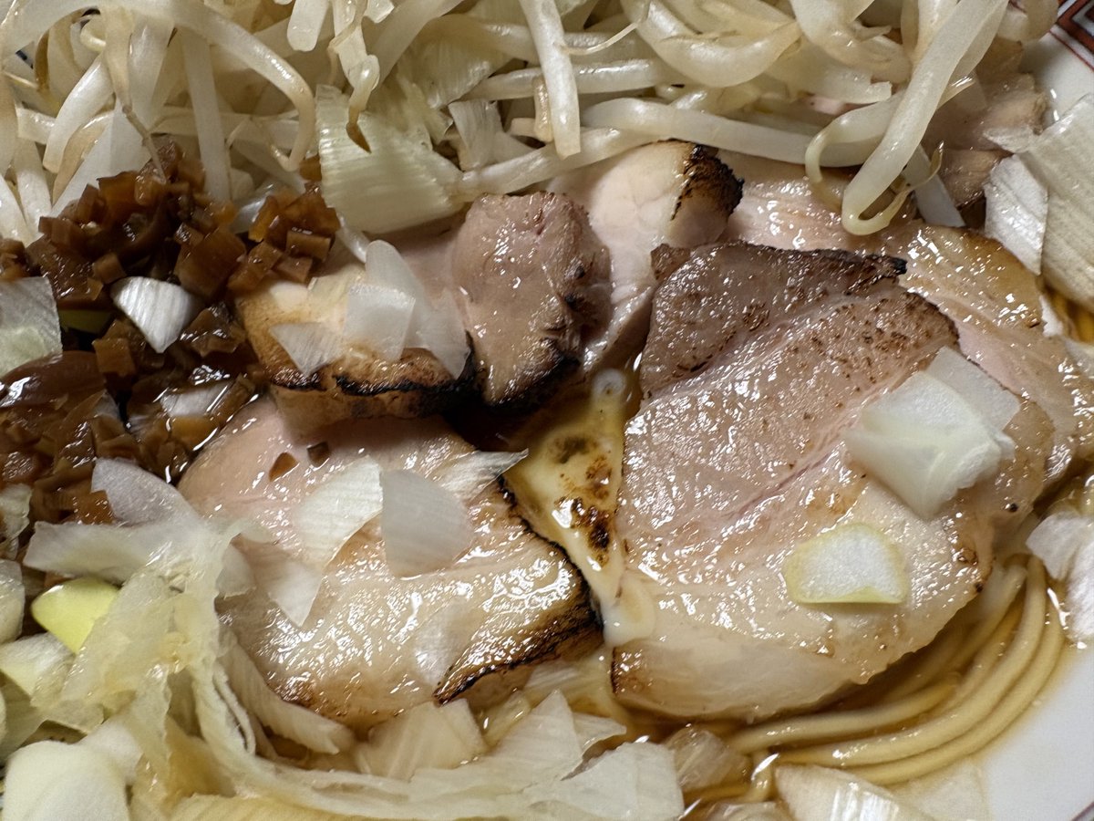 EGRK's tweet photo. 業務用マルタイと市販のスープで豚バラチャーシュー麺。
塩分は夏だし気にするな。 https://t.co/piLnaCmDpf