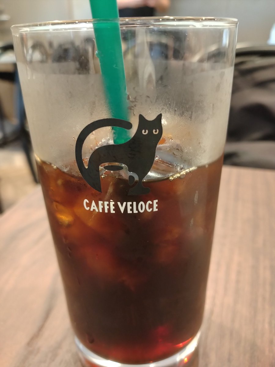 K32709482's tweet photo. 静かな喫茶店で好きなので、入る優先順位はマック＜ドトール＜ベローチェです。

コーヒーの味のこだわりはありません。

ちなみにベローチェのコップは飲み進めるとネコが出てくる仕様です。

高校生とかうるさいお客が多いところは敬遠で、安くて静かな喫茶店が最高。そういう価値観です。 https://t.co/puJeZ5m2rV