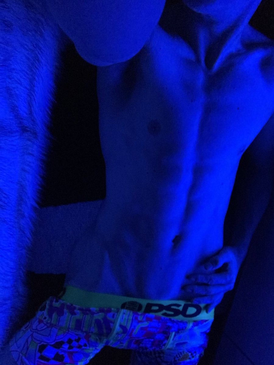 DallasSkye420's tweet photo. Glow in the dark vibes 💚💙💜 #twink https://t.co/pC3jn72jA9