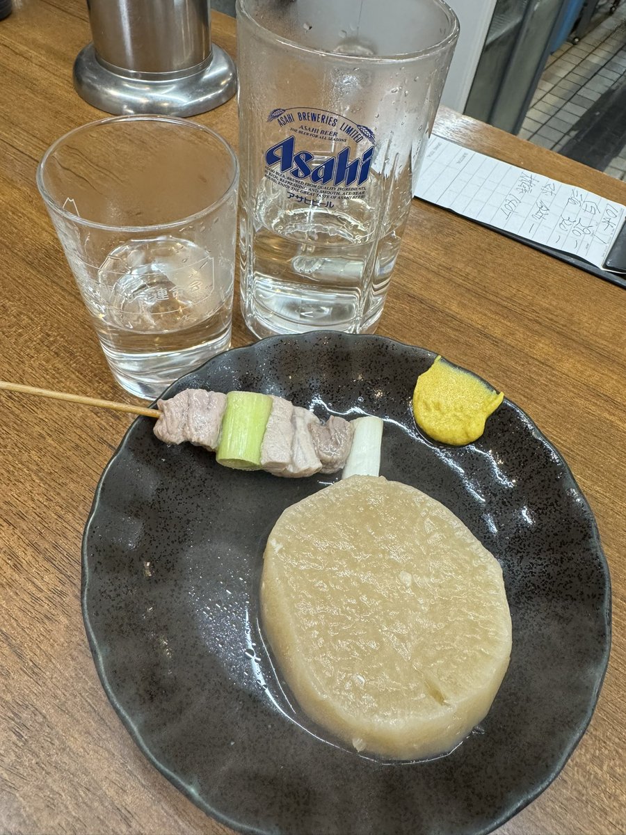 office984's tweet photo. 今回の大阪あれこれ…結局ずっと立ってて座って呑んでないプレさんあるある

(自分以外に頼んでいるひといなかったけれど、昨日白州山崎が660とか本日余市宮城峡が460とか、その安さをわかることはあさましくもあり、気づかない幸せてあるよなと) https://t.co/b0jvHqi4rO