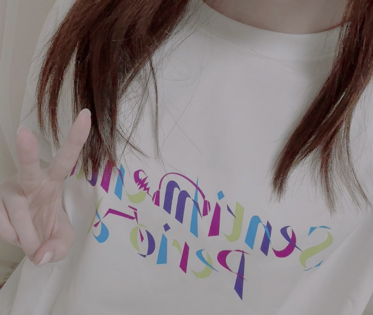 o8_cco's tweet photo. 本日はday2なので昨日買ったけど着なかったユニT着て(気持ちは)幕張行くよ~😆‼️今日はアザレアの風やるかな🥺楽しみ~‼️‼️Bブロ民盛り上がろうね💖💖💖(今から配信観ます) https://t.co/Hd1P2SEFnb