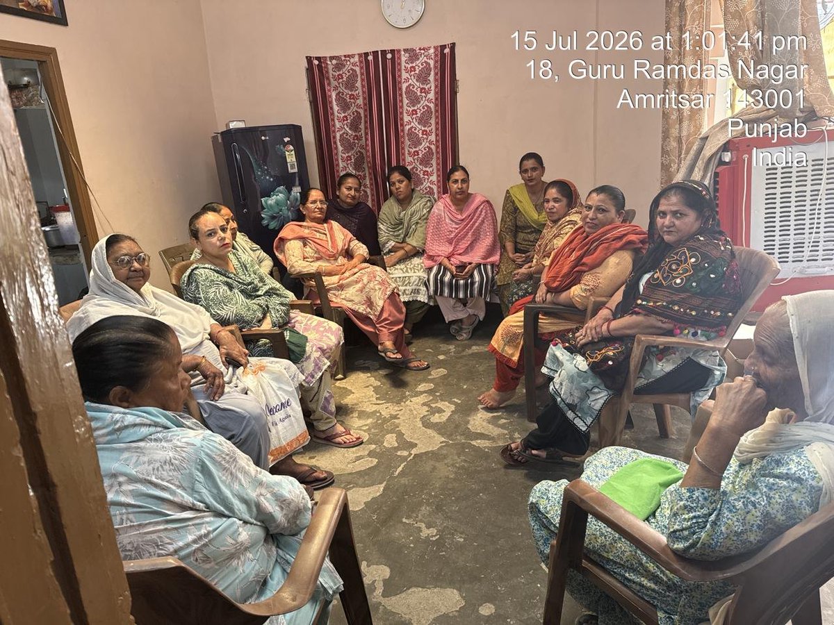 AAP_WomenWingPB's tweet photo. 📍 ਹਲਕਾ ਅੰਮ੍ਰਿਤਸਰ ਪੱਛਮੀ 

ਹਲਕਾ ਅੰਮ੍ਰਿਤਸਰ ਪੱਛਮੀ ਦੇ ਵਾਰਡ ਨੰਬਰ 76 ਵਿਖੇ ਅੱਜ ਸਖੀ ਕਮਲਜੀਤ ਕੌਰ ਜੀ ਅਤੇ ਉਹਨਾਂ ਦੇ ਸਾਥੀਆਂ ਨੂੰ ਆਮ ਆਦਮੀ ਪਾਰਟੀ ਵਿੱਚ ਸ਼ਾਮਲ ਕੀਤਾ ਗਿਆ। ਇਹ ਵਿਸ਼ੇਸ਼ ਜੁਆਇਨਿੰਗ ਅੰਮ੍ਰਿਤਸਰ ਦੀ ਜ਼ਿਲ੍ਹਾ ਇੰਚਾਰਜ ਕਾਮਨਾ ਆਨੰਦ ਜੀ ਦੀ ਯੋਗ ਅਗਵਾਈ ਅਤੇ ਦਿਸ਼ਾ-ਨਿਰਦੇਸ਼ਾਂ ਹੇਠ ਨੇਪਰੇ ਚੜ੍ਹੀ। https://t.co/kZZAkbGFvQ