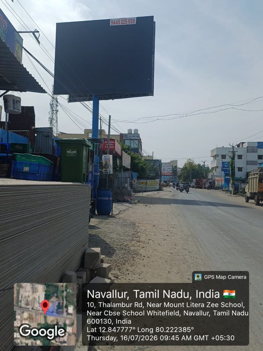 DavidManohar7's tweet photo. About 500 - 1000 hoardings dot the Chengalpat District skyline, on all motorable roads. Many poles erected inside private lands and the top hoarding portion jutting into the road. These are distraction to motorists. During gusty weather conditions, the flex are torn apart https://t.co/Q6MNcBudbM