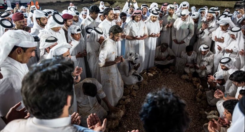 _N444_'s tweet photo. سقوط كل الحواجز الرسمية والبروتوكولات السياسية أمام صدق العاطفة الإنسانية الجياشة ولوعة الفراق عند وداع الأب 💔

#HamadBinKhalifa
#قطر https://t.co/108DcME1Lw