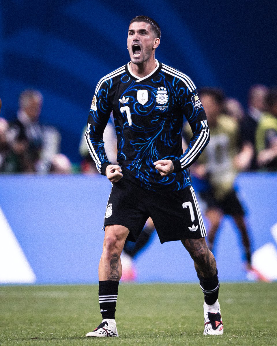 IBZBLUE's tweet photo. De Paul 💪🏻🇦🇷🥶🥶🥶 https://t.co/Rrl0iN3Za0