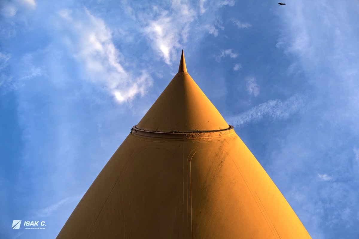 isak_coveney's tweet photo. Abandoned Space Shuttle External Tank

This is a real 154 foot long Space Shuttle structural test tank built in 1977, now sitting in Green Cove Springs, Florida. Originally intended for a museum, it has remained here for over a decade after that fell through.

📸 @LaunchHeavenX https://t.co/QGBeZEyxX3