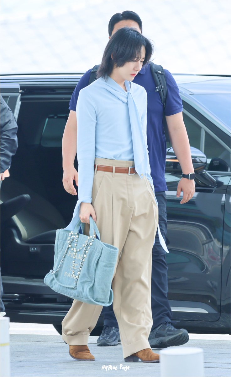 MyBluePage's tweet photo. 오늘도 샤넬 ✨️

260716 ICN
#런쥔 #RENJUN #ロンジュン #黄仁俊 #仁俊 https://t.co/ZyPJX37qZB
