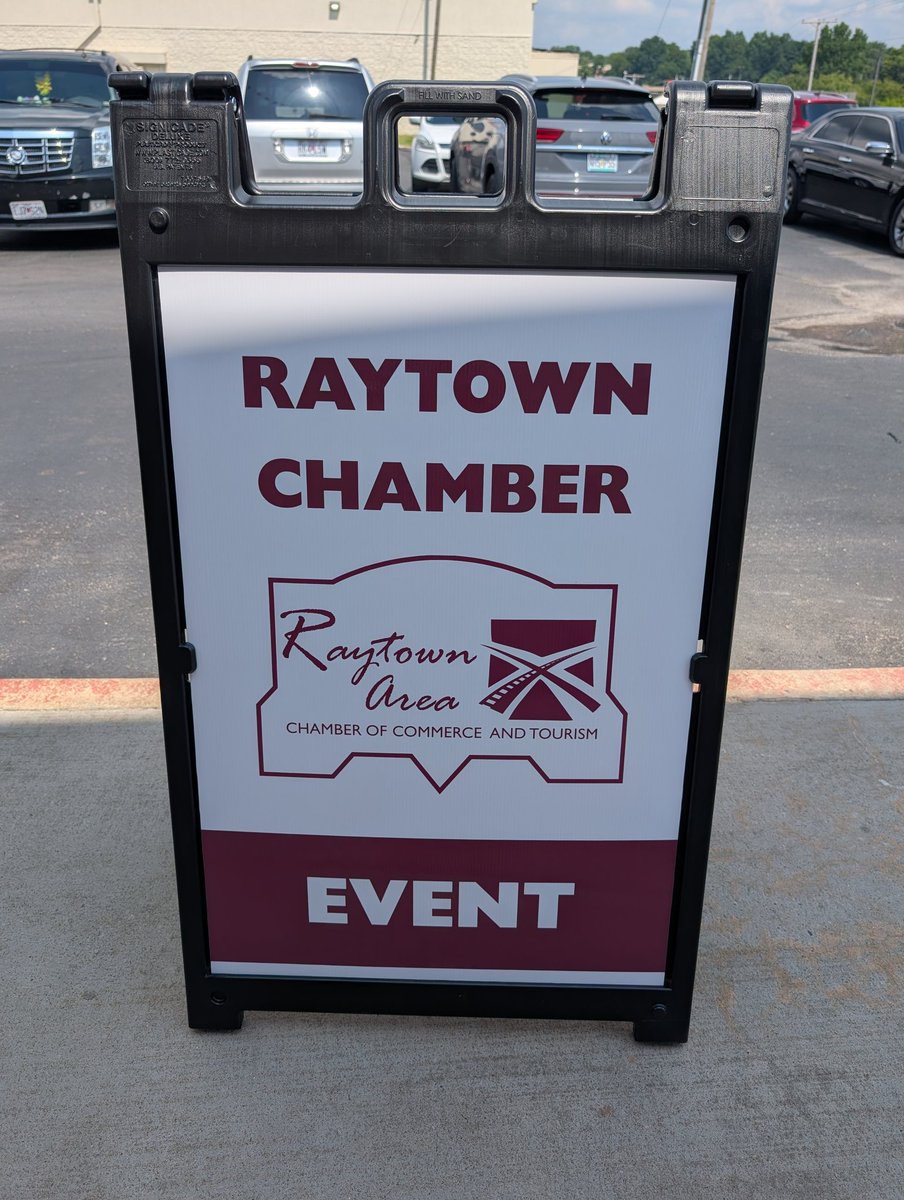 DrPenK's tweet photo. Joined the @raytownchamber today for the grand reopening of @BurgerKing. During the ceremony, @RQSBlueRidge Elementary School was presented with a $500 check. We are grateful for the partnership and support that help our students succeed. #Whopper #CommUNITY @CityofRaytown https://t.co/49PqLR4zkV