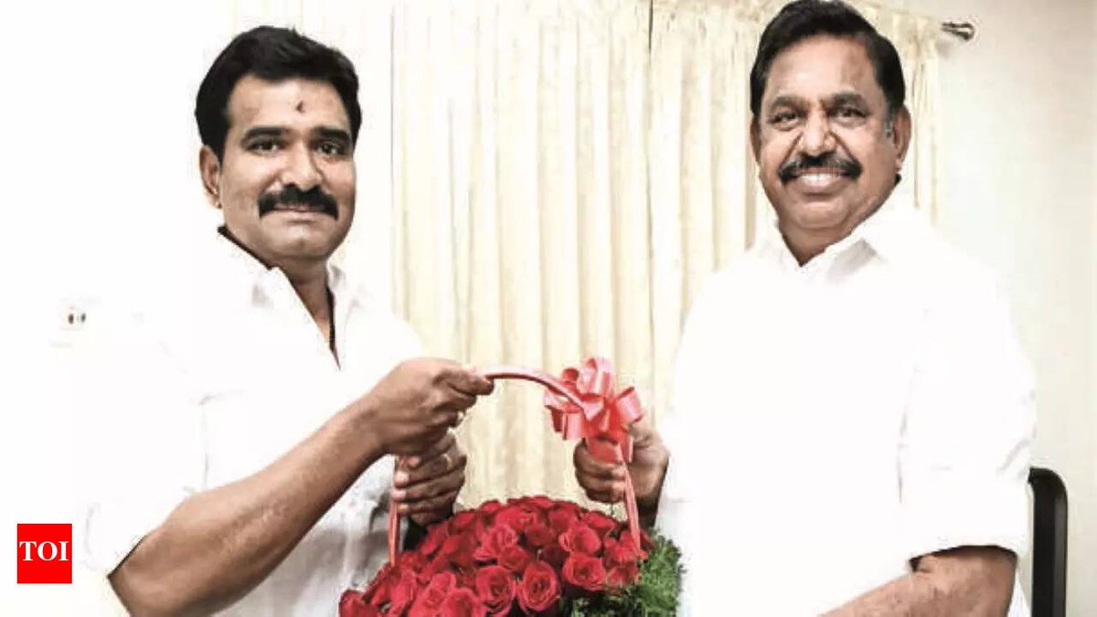 Elan87932021's tweet photo. நிறம் மாறுவதில் பச்சோந்தி எப்படியோ அதேபோல் கட்சி மாறுவதில் நிர்மல் குமார் அப்படி!!🗣️💦

#nimalkumar #bjp #admk https://t.co/CZj1xaw7Kj