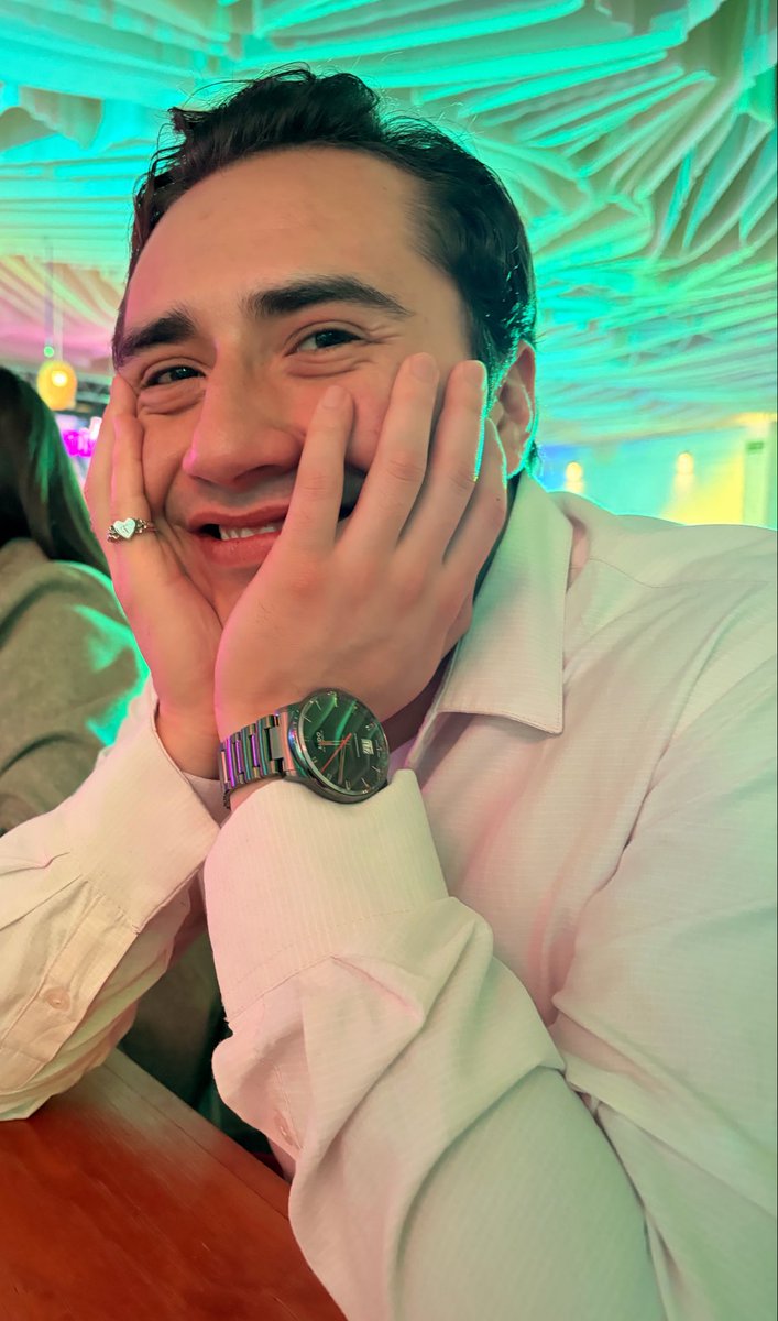 morphobleuu's tweet photo. Pepe me sigue viendo así después de casi un año and that’s my why 🩷 (me trae perdidamente enamorada btw) https://t.co/4rqd7rfJWt