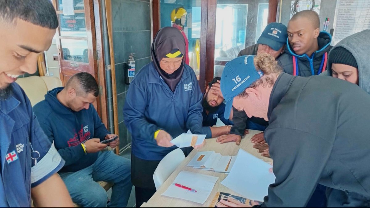 expressoshow's tweet photo. The @NSRI is powered by volunteers, and some of its greatest heroes never leave the shore 🌊💙

Volunteer shore controller Ilhaam Adams is part of the dedicated team behind NSRI Station 16 Strandfontein, coordinating rescue operations from land with courage, commitment and compassion! 

To Volunteer at National Sea Rescue Institute (NSRI) visit https://t.co/YXQIs7kjM8 #ExpressoShow
