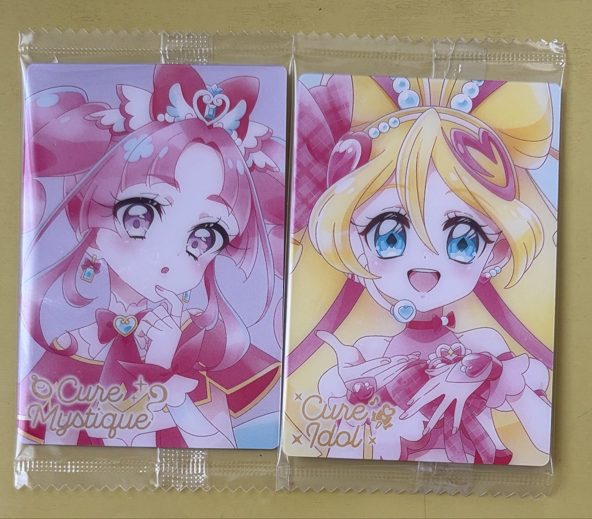 S_08070905's tweet photo. 【交換】プリキュア ウエハース

求 ▶︎▶︎ HR キュアズキューン(画像1枚目)
譲 ▶︎▶︎ 画像のもの(画像2、3枚目)

画像2枚目は1：1、画像3枚目は1：2でも可能です。(Nのみの場合は1：3でも可)

 #プリキュアウエハース #プリキュア  #交換 https://t.co/Pp9ALrTmYI