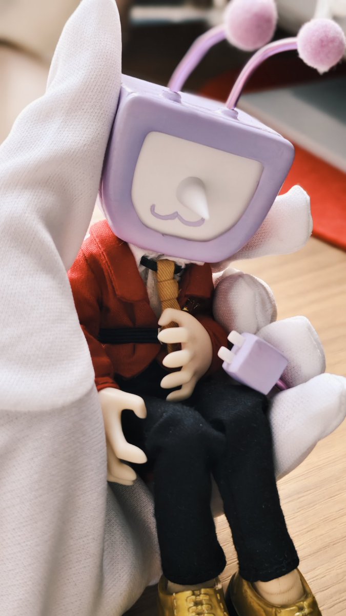 mq549k's tweet photo. 以防你们不知道他有多小一个： https://t.co/5FPjSeA9lS