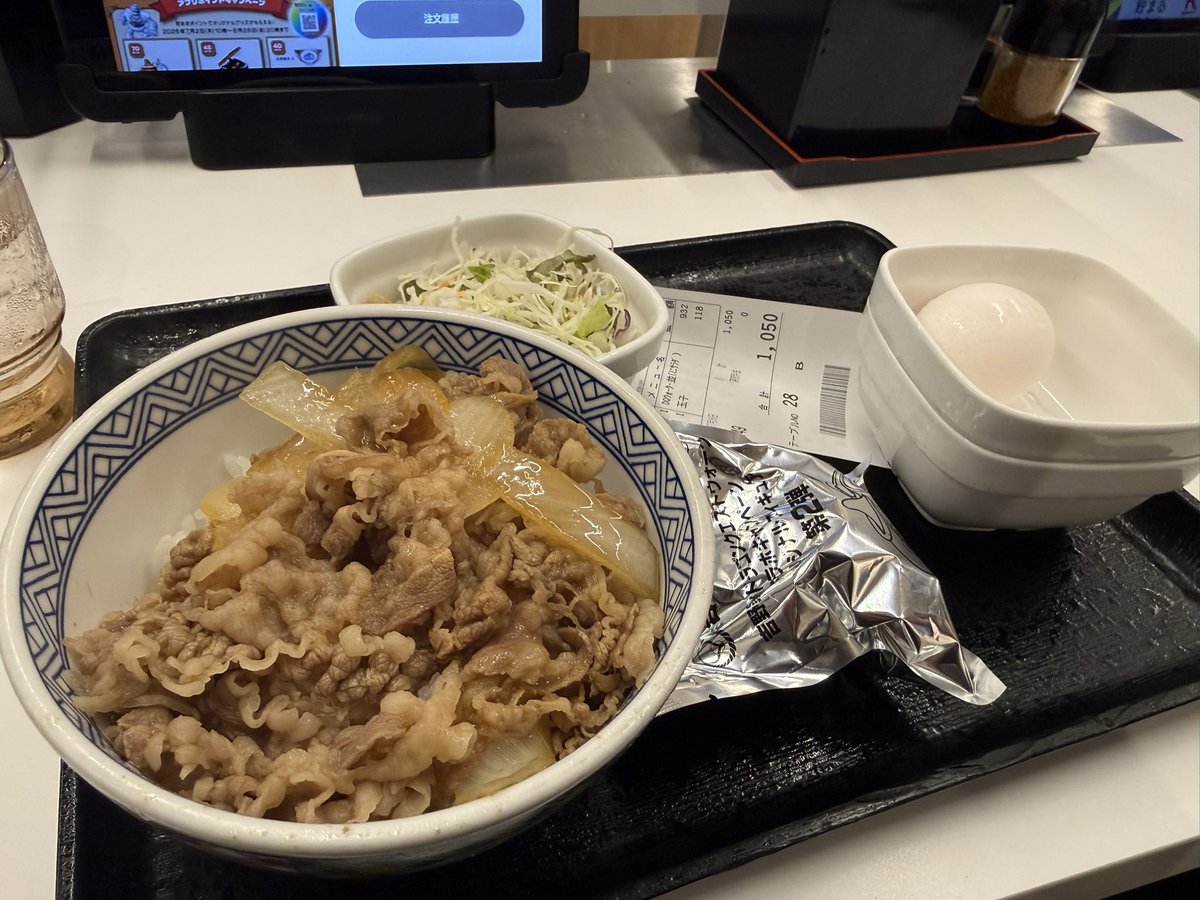 bluehazel1234's tweet photo. 仕事帰りに吉野家有楽町店へ。まだあってびっくり‼️ https://t.co/IwmaIQLWCe