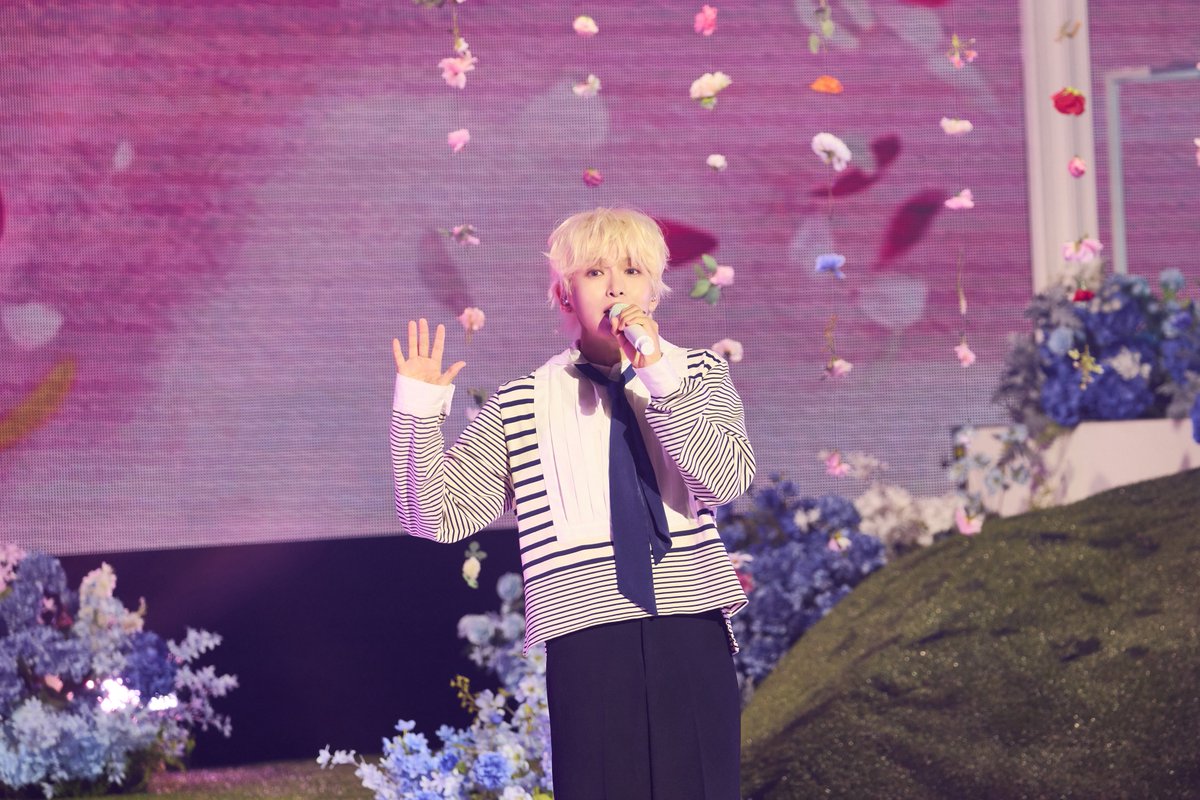 SJofficial's tweet photo. DIVE TO BLUE in SEOUL photo dump 🌊

#슈퍼주니어 #SUPERJUNIOR
#려욱 #RYEOWOOK 
#AGIT_CONCERT #DIVE_TO_BLUE https://t.co/LzRrw3dd6k