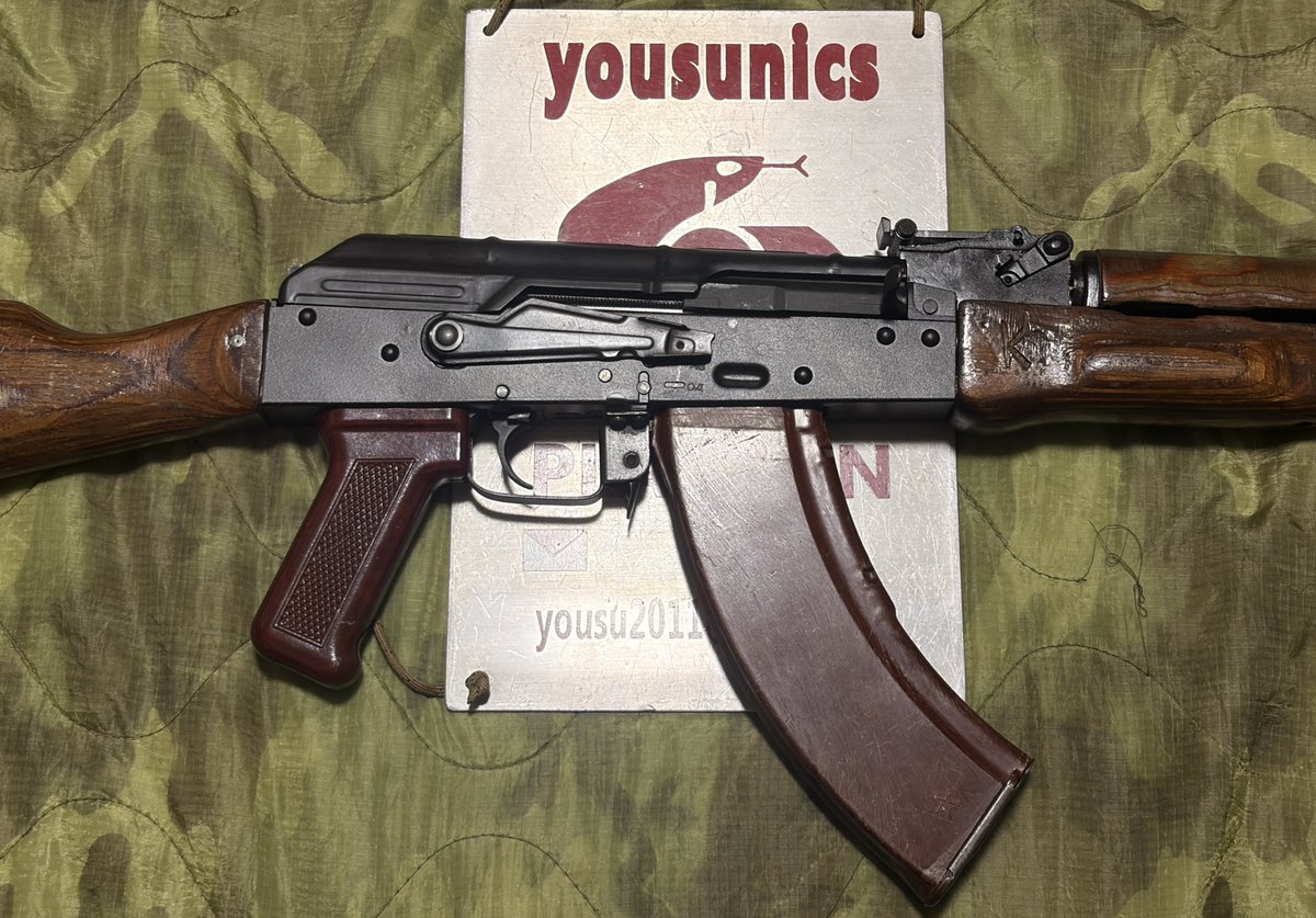 yousunics's tweet photo. LCT（GUARDER） AKM電動ガン
ハードリコイルユニット2026モデル（PAT.P）プロトタイプ実証機
年末の目玉となる予定の新型ハードリコイルメカを計画中で、ベトナム戦イベント以外でのサバゲやハートロックに投入されるヨウスニクスデモガン
ベースは20年前のGUARDER製、あまりのリコイルで破損、再溶接により復活した強化型フレームとなりますw