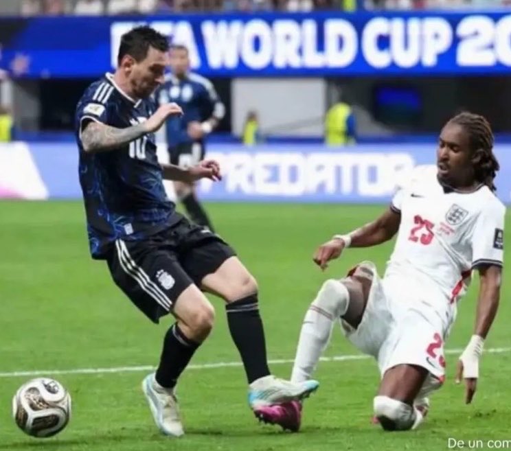 Elfootix3's tweet photo. ❌ À gauche l’image IA qu’on voit circuler partout sur les réseaux.

✅ À droite, la vraie image https://t.co/cOM5c4pIOu