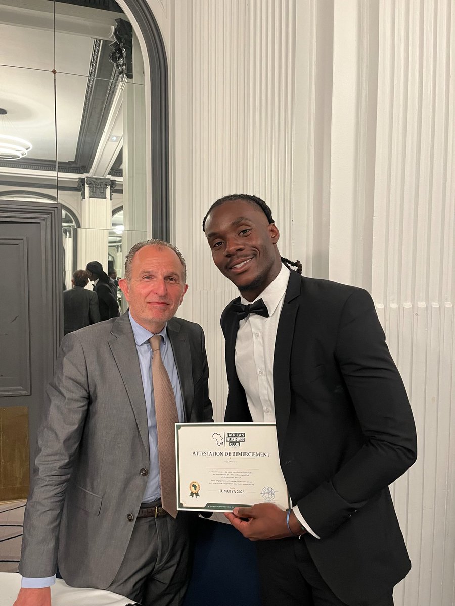 bonny_wann's tweet photo. Diner de l’African Business Club au Mariott à Paris où j’ai reçu une distinction en tant que membre. Moment immortalisé aux côtés de Messieurs Zézé et Oberman.
Remerciements aux Présidents sortant et entrant Messieurs Mekwegne et Opika.
Vive l’ABC! https://t.co/NSAxMEtXhy