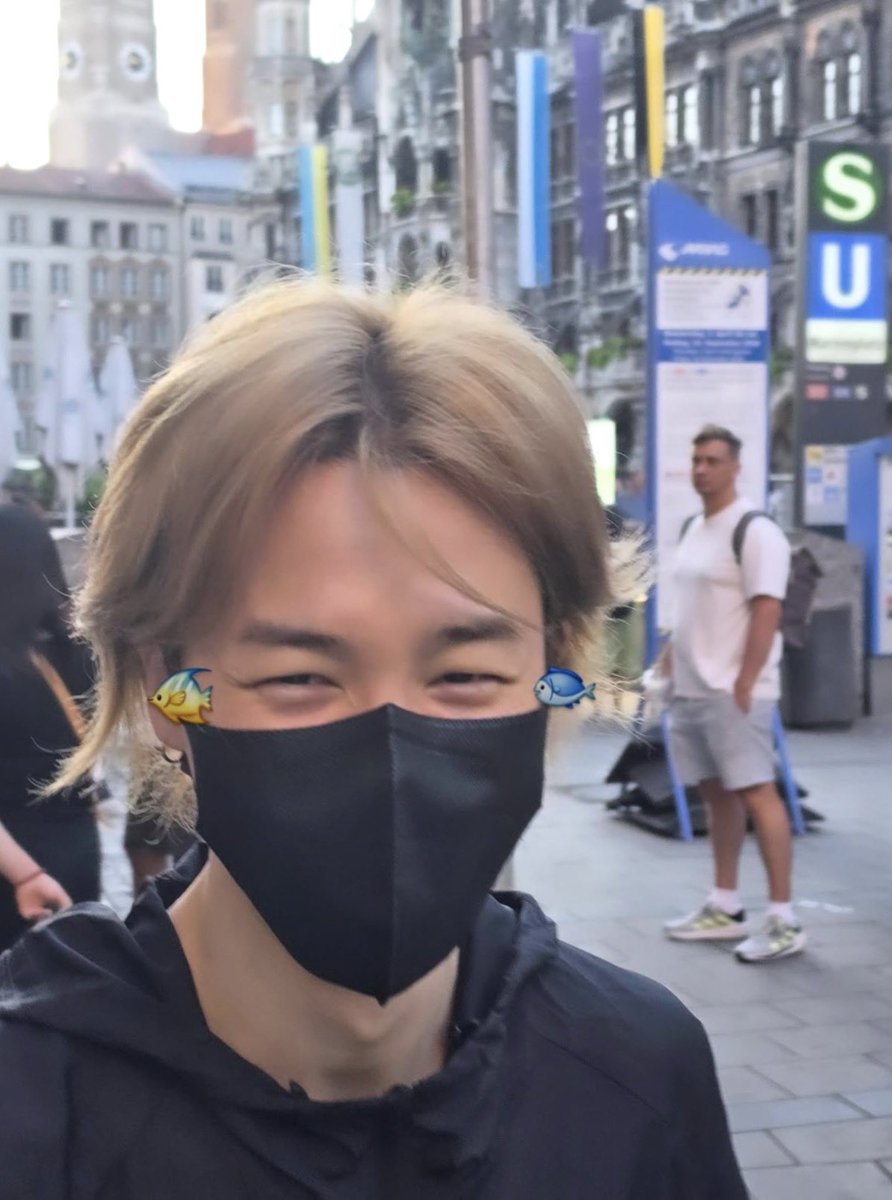 ggukk_yu's tweet photo. not to flex, but i literally walked in the same place bts did https://t.co/MxYIPDu33t