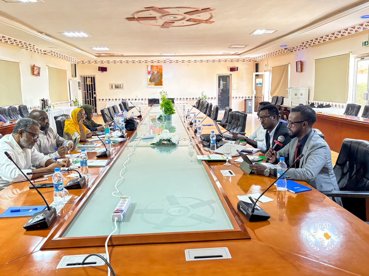 IGADsecretariat's tweet photo. IGAD and Somalia partner for sustainable agriculture! 🌱

IGAD’s Agriculture and Environment Division and the Federal Republic of Somalia’s Ministry of Agriculture and Irrigation held their first collaboration meeting to strengthen regional food systems and climate resilience.

During the session, the Somali delegation briefed the IGAD Deputy Executive Secretary, H.E. @Mawareso, on the mission’s objectives. In response, the Deputy Executive Secretary reaffirmed IGAD’s commitment to supporting Somalia in advancing sustainable agriculture, food security, and regional cooperation.

The high-level meeting was officially opened by Mr. Daher Elmi, Director of Agriculture and Environment at IGAD, on behalf of the Executive Secretary. Discussions focused on aligning Somalia’s agricultural priorities with regional frameworks, such as CAADP, to boost productivity, strengthen coordination, and drive sustainable agricultural transformation.

Together, IGAD and Somalia are reinforcing partnerships to build resilient food systems, empower rural communities, and enhance climate resilience across the Horn of Africa. 🌍✨

#Agriculture #Somalia #FoodSecurity #ClimateResilience #RegionalIntegration #CAADP #ArtaMeeting