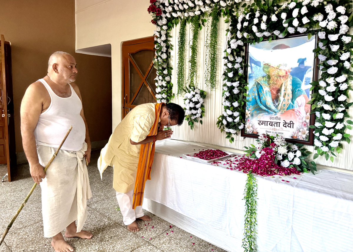 vijaypathakbjp's tweet photo. आजमगढ़ के पूर्व भाजपा युवा मोर्चा जिलाध्यक्ष श्री राकेश सिंह जी की पूजनीय माताजी के निधनोपरान्त आज उनके निज आवास पर पहुँच शोकाकुल परिवार से भेंट की तथा दिवंगत पुण्यात्मा को भावभीनी श्रद्धांजलि अर्पित करते हुए अपनी शोक संवेदनाएँ व्यक्त कीं।
ॐ शान्तिः https://t.co/l3SiHmob78