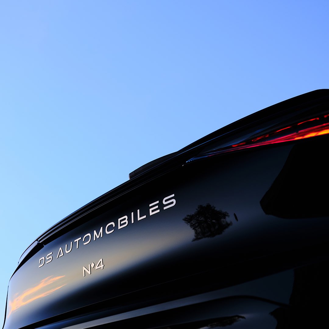 DS_Turkiye's tweet photo. Lüksün yeni yansıması: Yeni DS N°4.
#DSN4 #DSautomobiles #IşıkOnaÇokYakışıyor https://t.co/YGU5bB930P