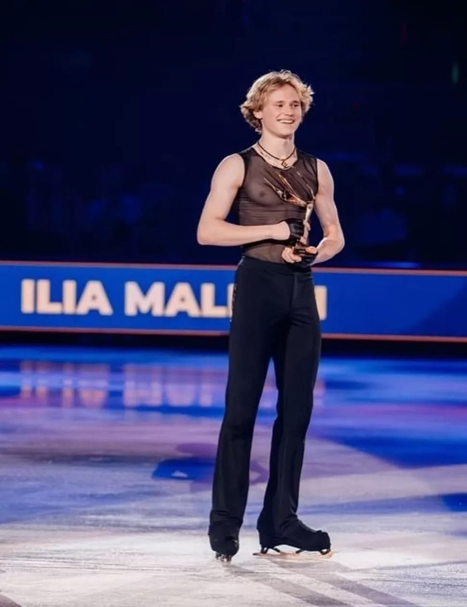 lostcrownlvr's tweet photo. ilia malinin and his love for mesh tops https://t.co/itCifbHXJJ