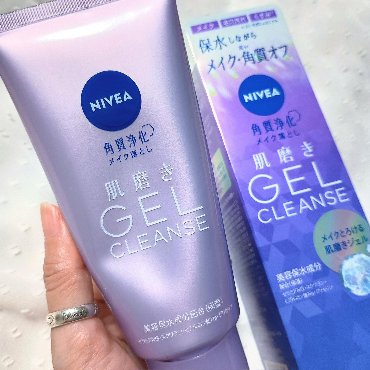 mion_cosmetics's tweet photo. キャンペーンに当選して
ニベアさまからいただきました

#ニベア肌磨きジェルクレンズ本音レビュー
◆NIVEA
ニベア肌磨きジェルクレンズ
〈メイク落とし〉130g
@nivea_promo_jp

両手のひらでジェルを
5回程度こすり合わせてから
顔にマッサージするように
メイクとなじませて使うの☝️

↓続く https://t.co/croFSnVgku