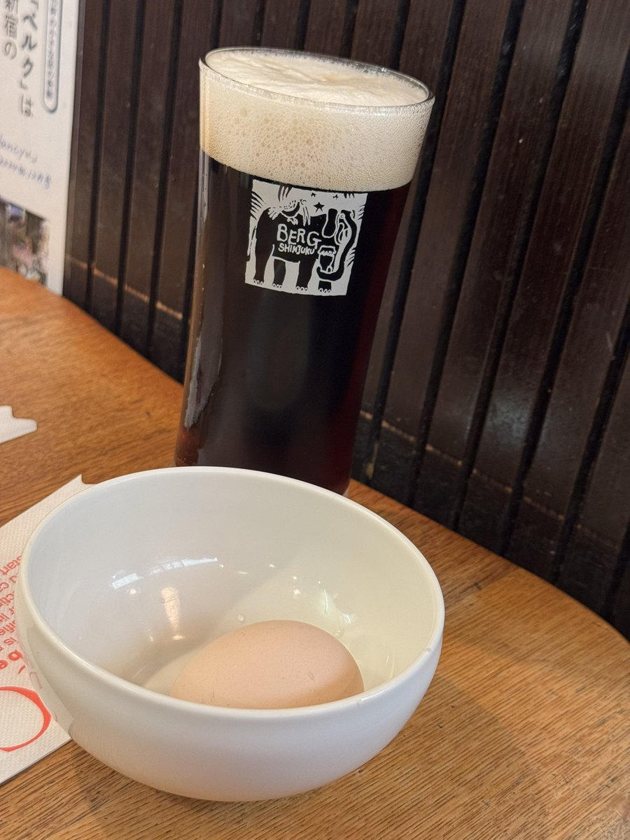 Tokyo_of_Tokyo's tweet photo. 新宿に寄ったので、思想が相当強い店でビールをいただくことにした。 https://t.co/5SAnKIWTBw