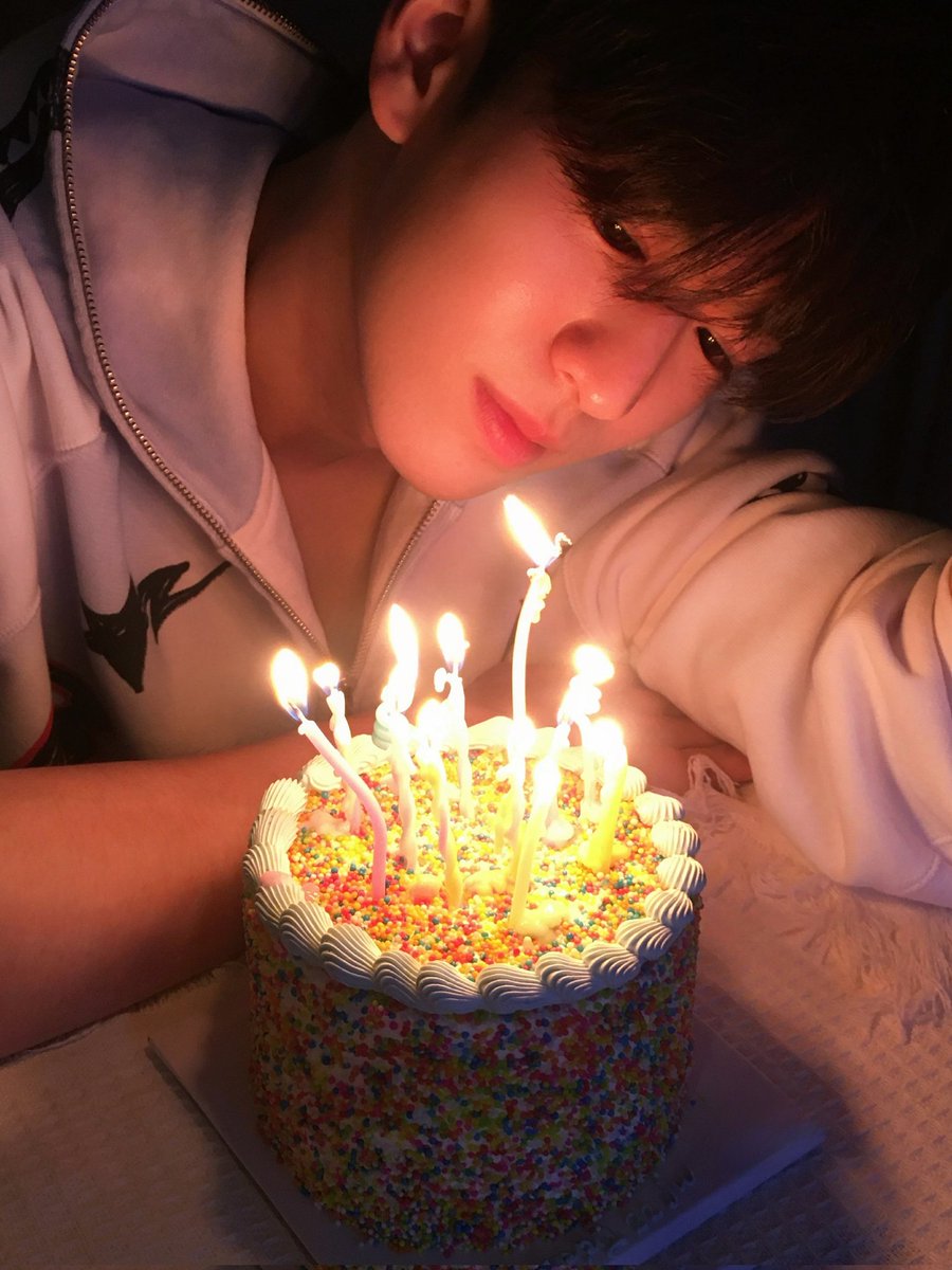 chigudadui's tweet photo. น่ารักมากเลยฉันหวังว่าคุณจะมีความสุขทุกวันสุขสันต์วันเกิด🎂📸✨ #JINWOKKkim #HappyJINWOOKkimDay https://t.co/UbOkXuyb3X