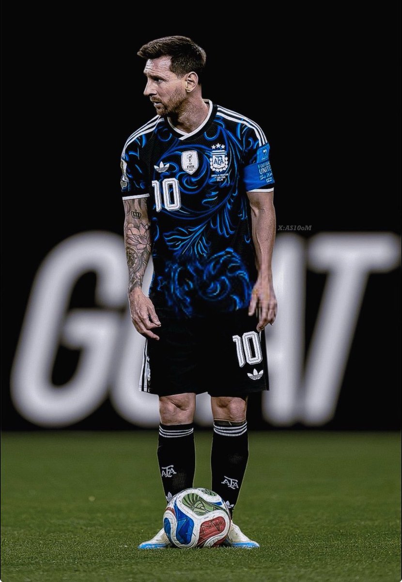 Hakeem_Onitolo's tweet photo. My problem when I say Messi is the greatest footballer ever, is that myopic people, including his so-called fans, think I have only one footballer in mind. No, my conclusion is not in comparison with one single person but with everybody, including the dead and living retired legends of the game.

Messi is better than everybody. 

He is the greatest to ever play the game. 🐐⚽️🔥