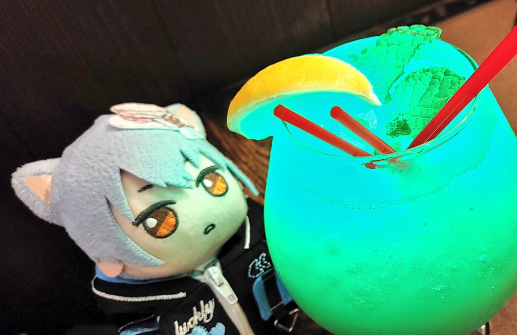 Fenrir_t's tweet photo. ほぁ…まぶし… https://t.co/7vSNIwxv6x
