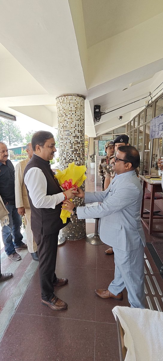 aaismlairport's tweet photo. ✈️ AAI, शिमला एयरपोर्ट में आज Airport Advisory Committee Meeting का सफल आयोजन हुआ। माननीय सांसद श्री सुरेश कश्यप जी की गरिमामयी उपस्थिति में एयरपोर्ट डायरेक्टर श्री सतीश कुमार जी ने उनका सम्मानपूर्वक अभिनंदन किया। बैठक सफलतापूर्वक संपन्न हुई। 🤝
@AAI_Official 
@aaiRedNR https://t.co/fIk2sFPBlP