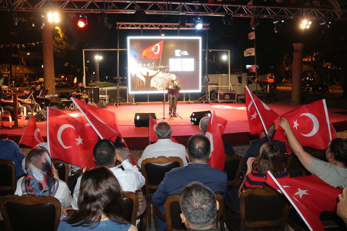 bergama_mem's tweet photo. 🇹🇷🇹🇷15 Temmuz Demokrasi ve Millî Birlik Günü anma programı, Kaymakamımız Sayın Hasan YAMAN, İlçe Millî Eğitim Müdürümüz Sayın Ekrem ULUS, ilçe protokolümüz ve vatandaşlarımızın katılımıyla Bergama Cumhuriyet Meydanı’nda gerçekleştirildi.✍️
@tcmeb @izmir_ilmem @yahsiomer @UlusEkrem