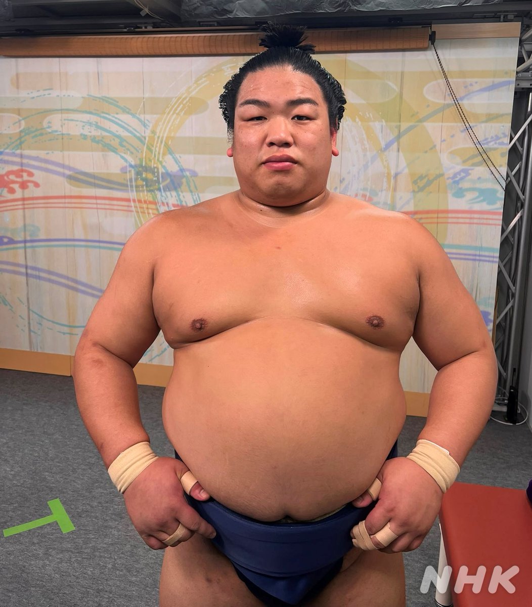 NhkSumo's tweet photo. 今場所ここまで白星のなかった #平戸海
大関 #霧島 から殊勲の勝利✨

立ち合いからの鋭い攻めで
一気に押し出しました↓
https://t.co/yHxvqTZFWv

「思いっきり当たっていった」と振り返ったインタビューはこちら↓
https://t.co/dRqgULoc0r

#sumo https://t.co/AWnwLpiQGx