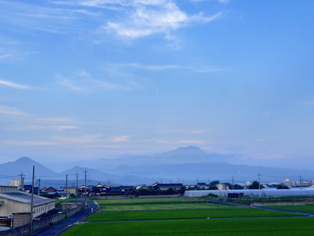 mitusatomiyuki's tweet photo. おつかれさまです^_^
夕暮れ時の大山🗻さん(^｡^)
と夕陽です！

日野川河口日吉津側　2026.7.16 https://t.co/7YOcXjmyfk