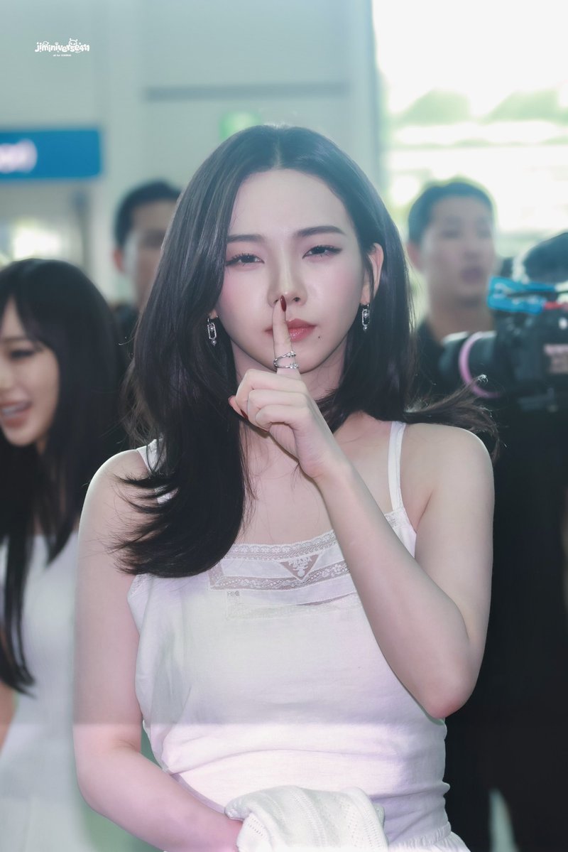 radred0's tweet photo. 🤫 https://t.co/BnEIFMI19t