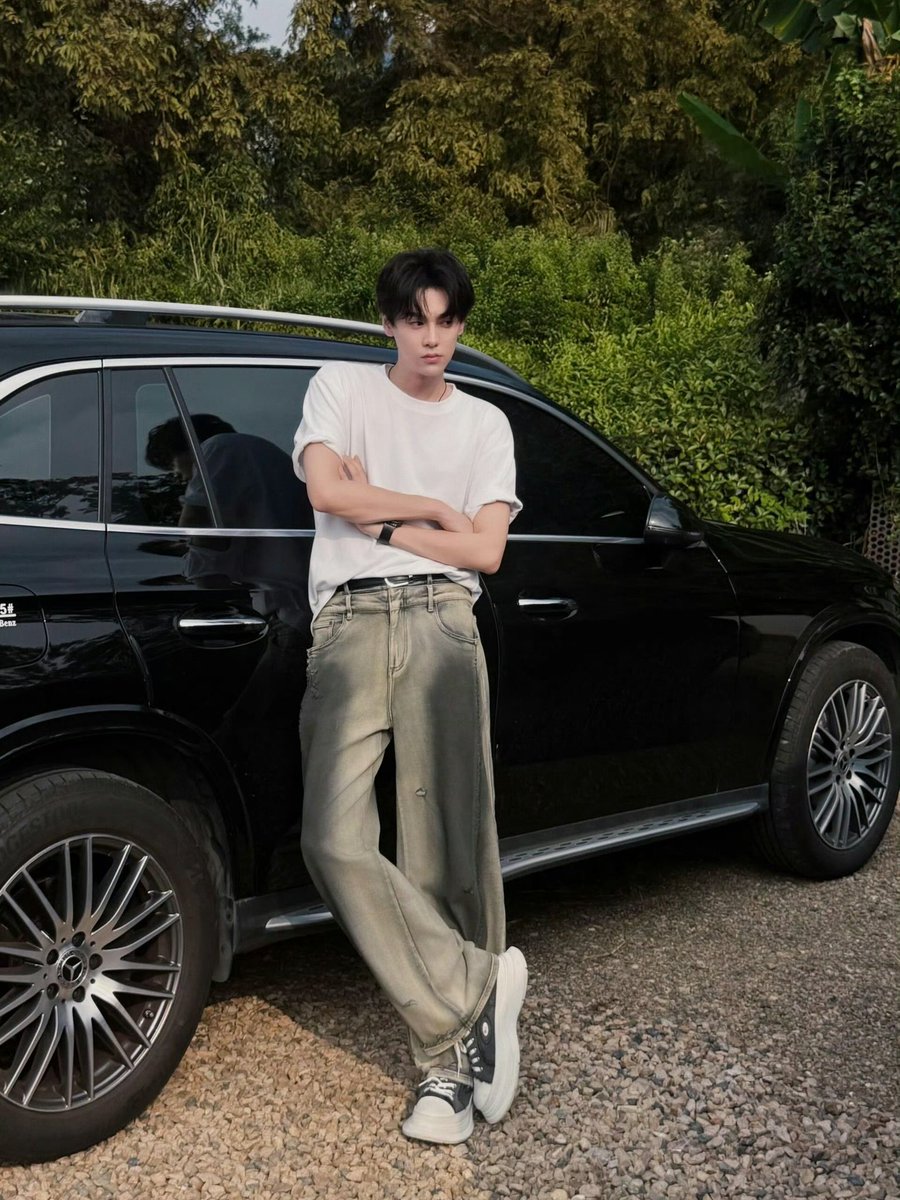 lurkingryeo's tweet photo. His daddy                             His baby https://t.co/oDqXaLiajE