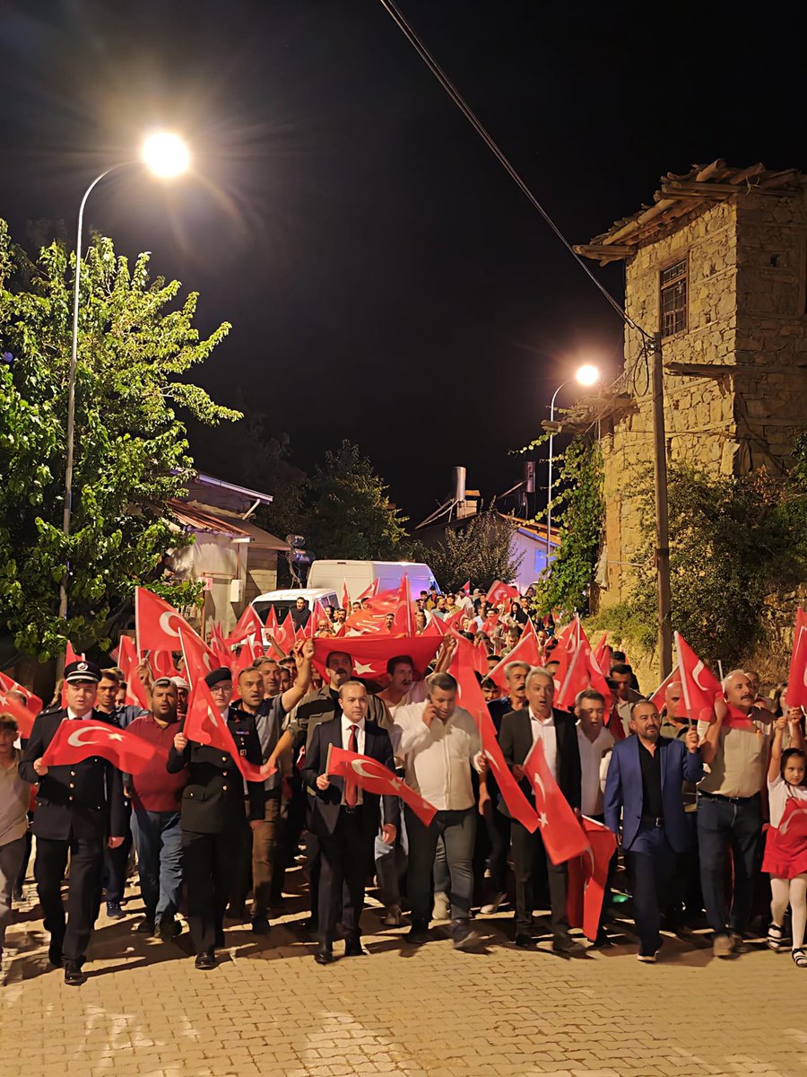 sarivelilerk's tweet photo. Anıt Alanı’nda şehitlerimizin anısına anma programları gerçekleştirildi. Kur’an-ı Kerim tilaveti, dualar ve çeşitli etkinliklerle 15 Temmuz şehitleri başta olmak üzere tüm şehitlerimiz rahmetle yâd edildi. https://t.co/Hhr2Qd1Jo7