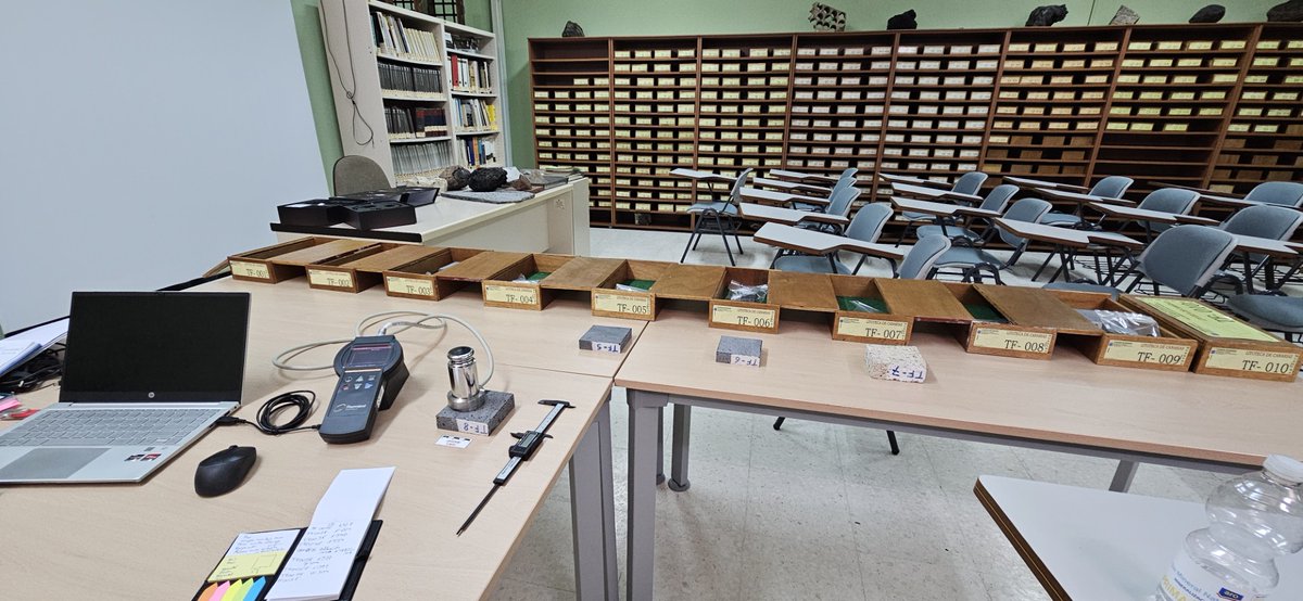 IGME1849's tweet photo. 📊 Datos reales locales que permitirán mejorar el desarrollo de la #GeotermiaSomera y avanzar hacia la descarbonización.

🔬 Casi 400 muestras de la #Litoteca de #Canarias ayudan a construir el mapa térmico del subsuelo canario.
#Geoenergía #TransiciónEnergética @CSICCanarias https://t.co/YanrLI2YNp